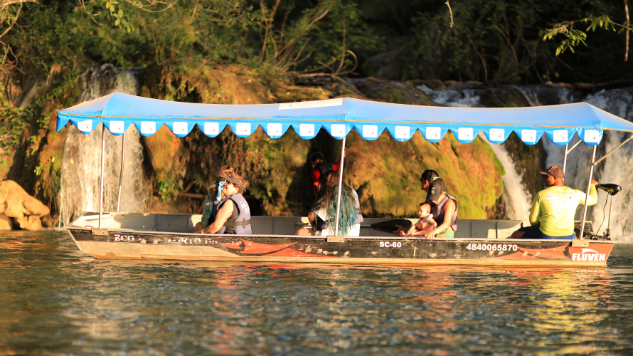 Eco Park Porto da Ilha - Barco Elétrico — Bonito MS Brazil ecotourism tour photo 2